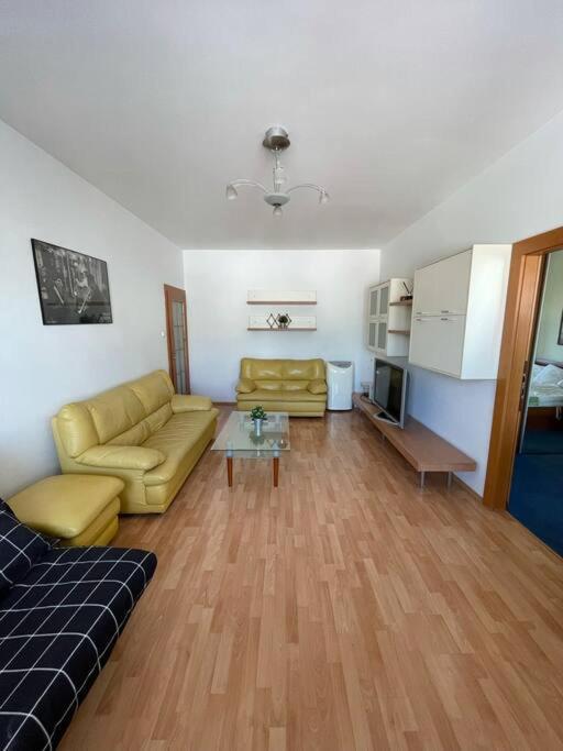 Apartman Obchodna บราติสลาวา ภายนอก รูปภาพ