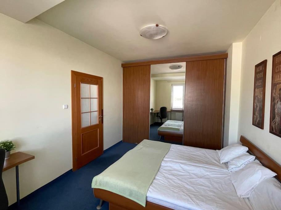 Apartman Obchodna บราติสลาวา ภายนอก รูปภาพ