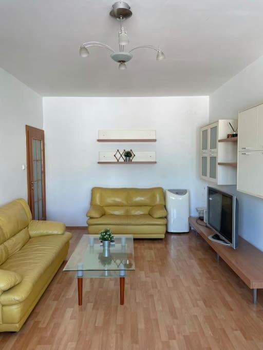 Apartman Obchodna บราติสลาวา ภายนอก รูปภาพ