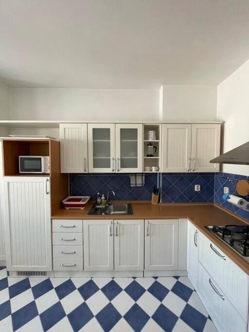Apartman Obchodna บราติสลาวา ภายนอก รูปภาพ